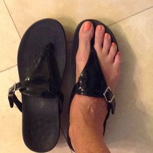 Vionic black patent sandals size 10